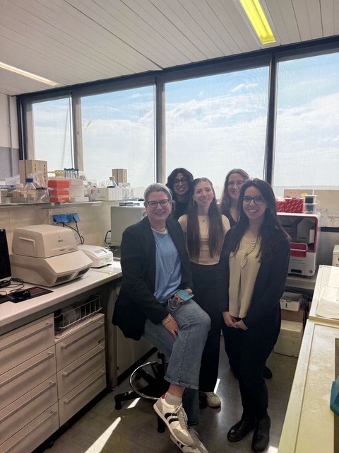 Dr. Gloria Bertoli together with her team in the laboratory.