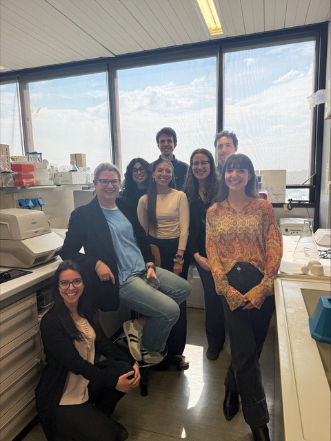 Dr. Gloria Bertoli together with her team in the laboratory.